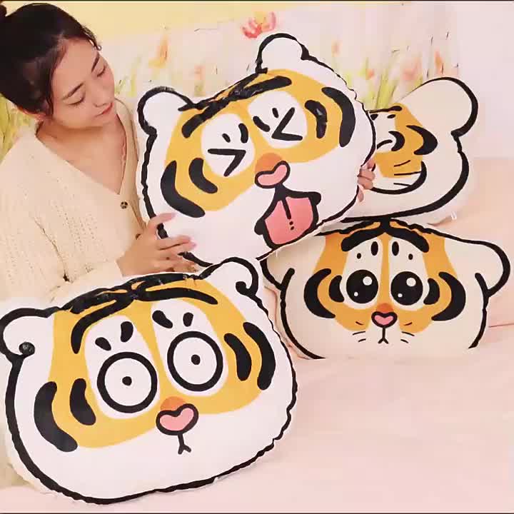 Cute Tiger Alien Pillow Car Lumbar Sofa Cushion Office Pillow Headrest Support, Adorable And Fun Design For Collision-free Car Use To Protect The Waist And Driving Fatigue, Suitable For Sofa Use While Watching TV Shows.