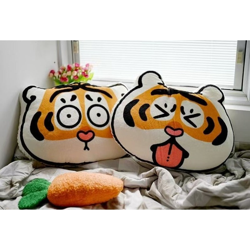 Cute Tiger Alien Pillow Car Lumbar Sofa Cushion Office Pillow Headrest Support, Adorable And Fun Design For Collision-free Car Use To Protect The Waist And Driving Fatigue, Suitable For Sofa Use While Watching TV Shows.