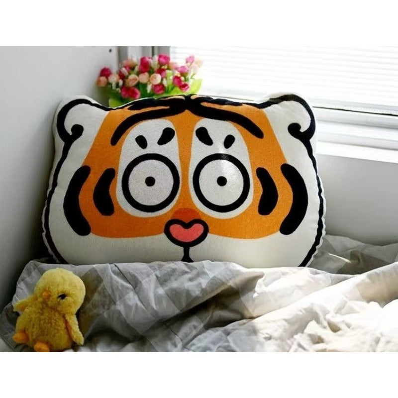 Cute Tiger Alien Pillow Car Lumbar Sofa Cushion Office Pillow Headrest Support, Adorable And Fun Design For Collision-free Car Use To Protect The Waist And Driving Fatigue, Suitable For Sofa Use While Watching TV Shows.